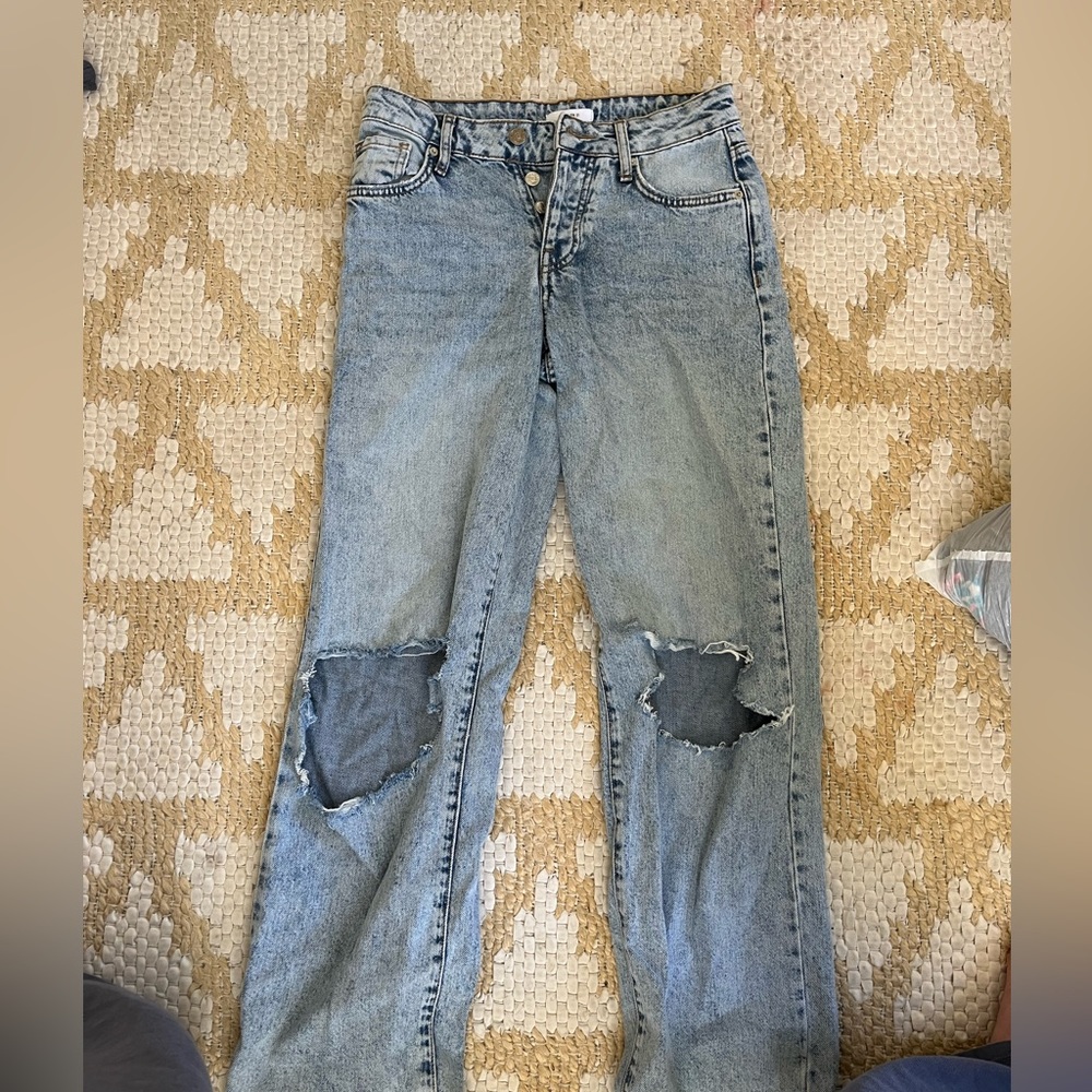 Blue ripped jeans super flattering